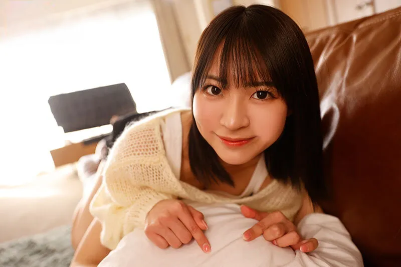 Chị gái lần đầu có người yêu còn nhiều ngỡ ngàng nên mượn chuối thằng em tập trước