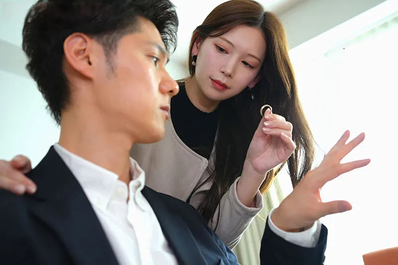 Người vợ đi đi chơi, gã chồng ở nhà bị nhỏ em người vợ gạ xxx không trượt phát nào